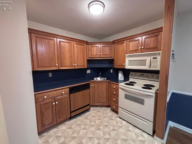 326 Brinker Street, Bellevue, OH 44811 Photo 11