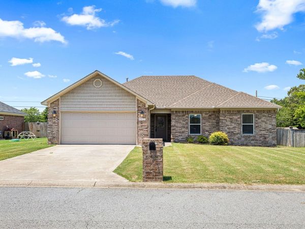 2411 Lancashire Lane, Cabot, AR 72023
