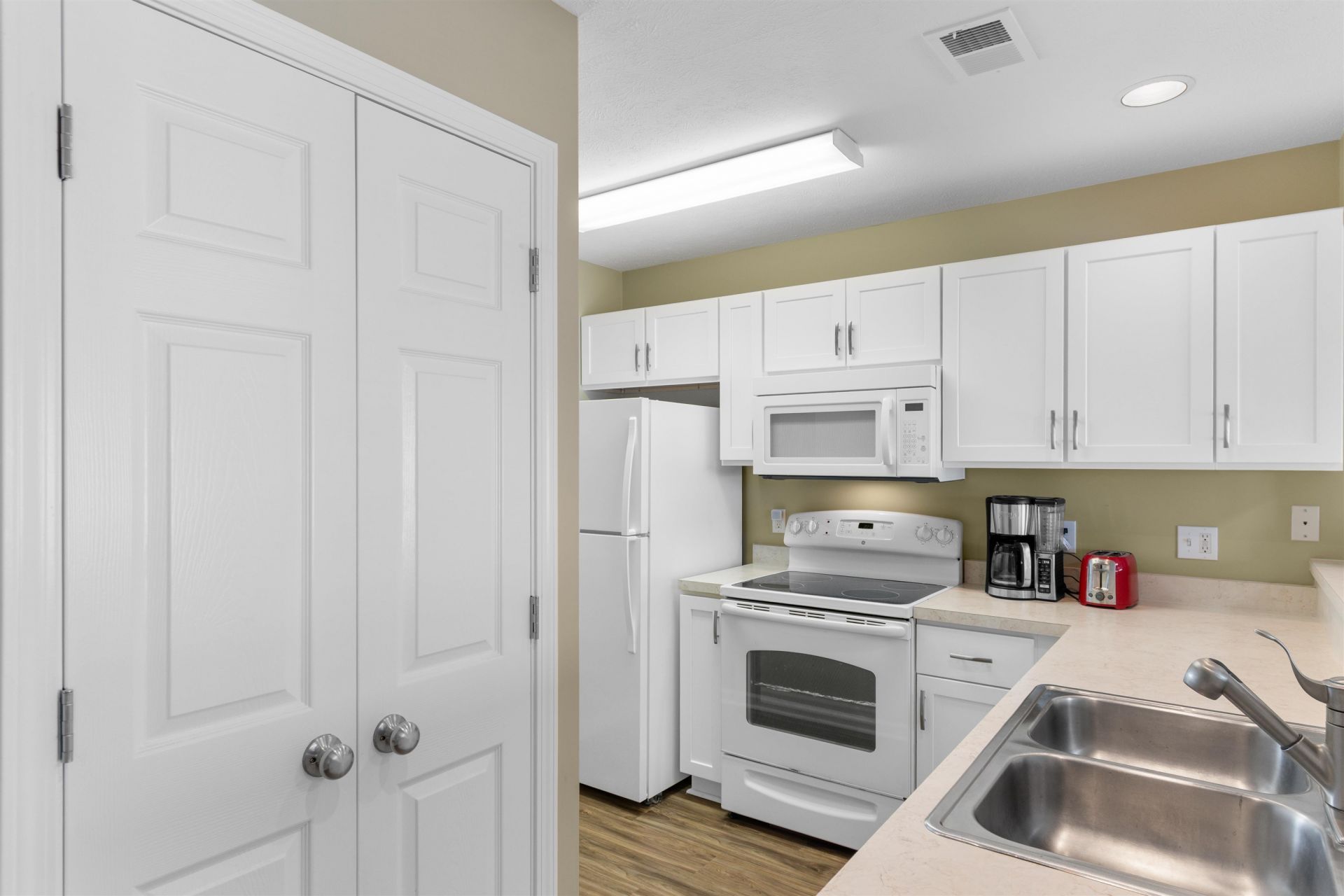 4633 Lightkeepers Way  Photo 4