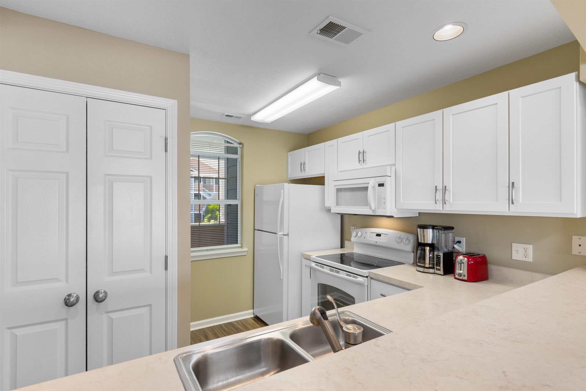 4633 Lightkeepers Way  Photo 6