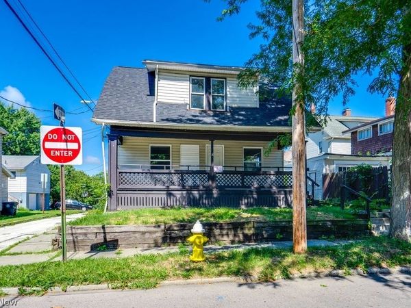 2216 10th Street SW, Akron, OH 44314