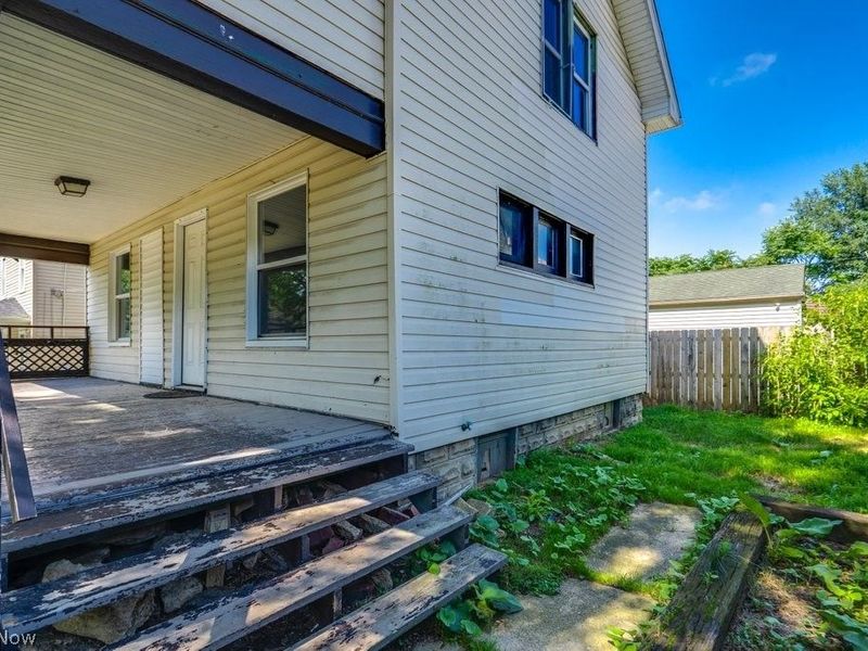 2216 10th Street SW, Akron, OH 44314 Photo 3