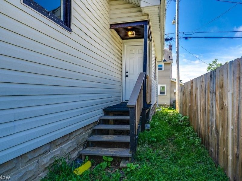 2216 10th Street SW, Akron, OH 44314 Photo 4