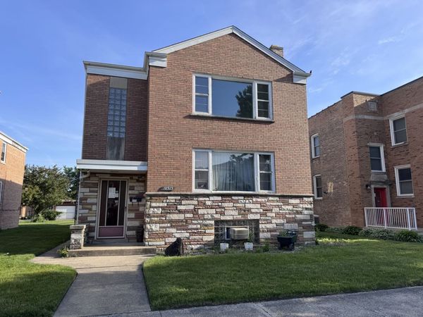10315 Chaucer Street, Unit 2, Westchester, IL 60154