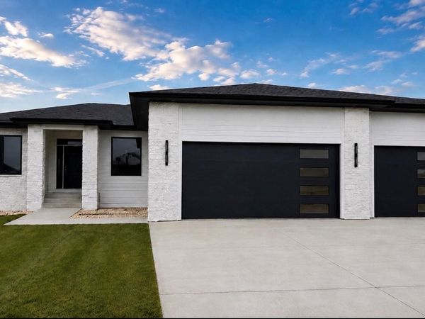 5508 E Morningside Cir, Sioux Falls, SD 57110