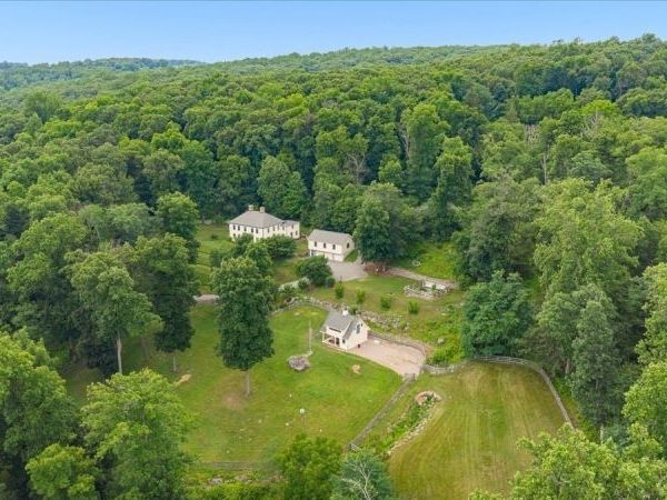 911 Ravine Road, Lebanon, NJ 07830
