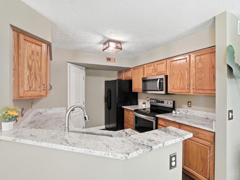 5878 Stonebridge Circle, Unit 104, Milford, OH 45150 Photo 14