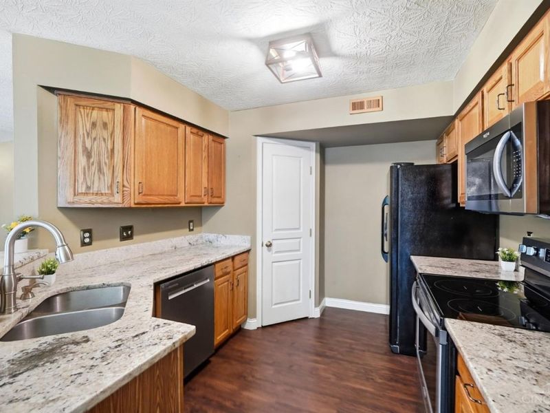 5878 Stonebridge Circle, Unit 104, Milford, OH 45150 Photo 15