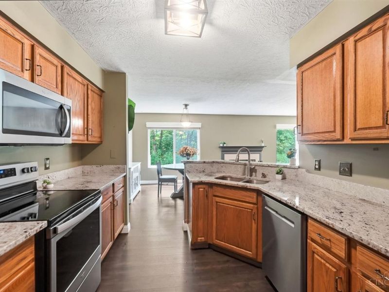 5878 Stonebridge Circle, Unit 104, Milford, OH 45150 Photo 16