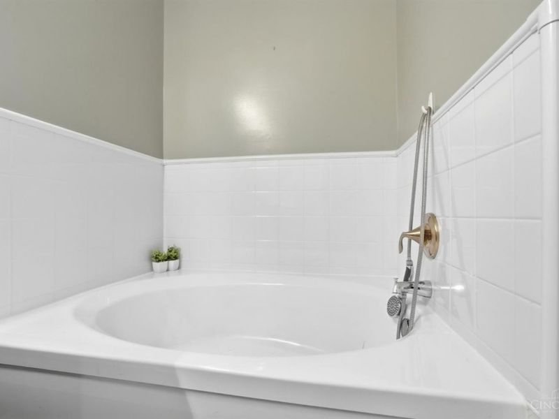 5878 Stonebridge Circle, Unit 104, Milford, OH 45150 Photo 27