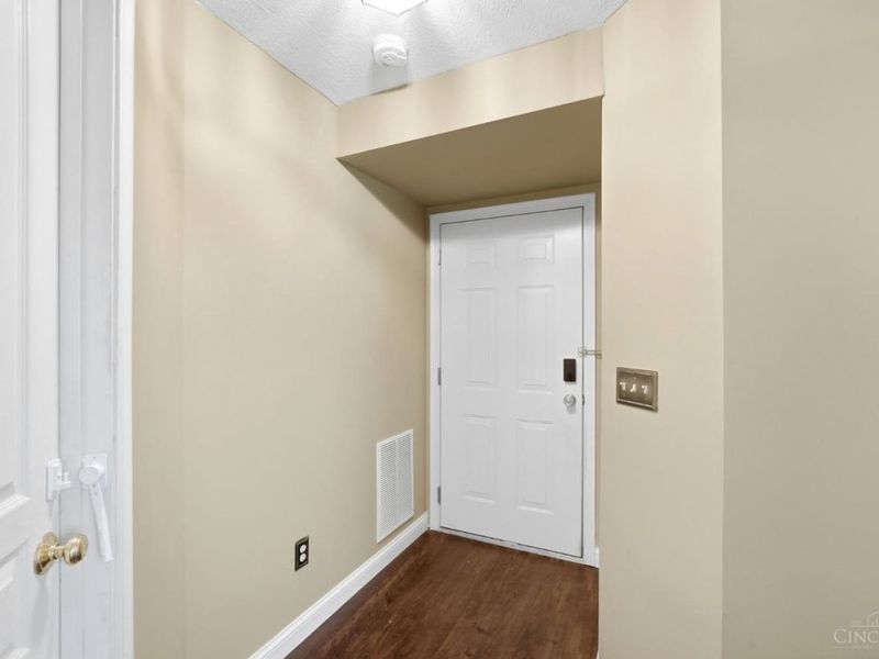 5878 Stonebridge Circle, Unit 104, Milford, OH 45150 Photo 7