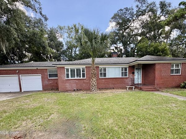 1353 LIVE OAK Lane, Jacksonville, FL 32207