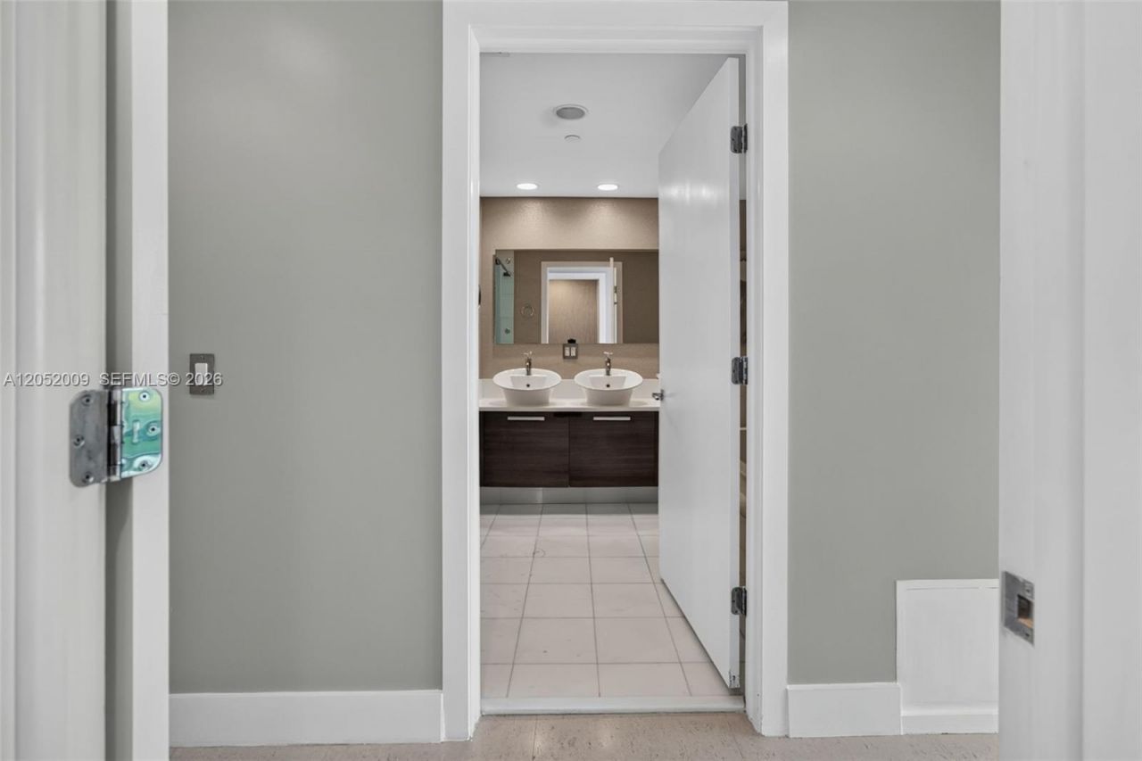 2950 NE 188th St , Unit 406, Aventura, FL 33180 Photo