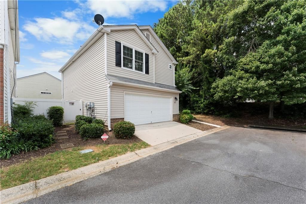 621 W Oaks Drive, Woodstock, GA 30188 Main Photo