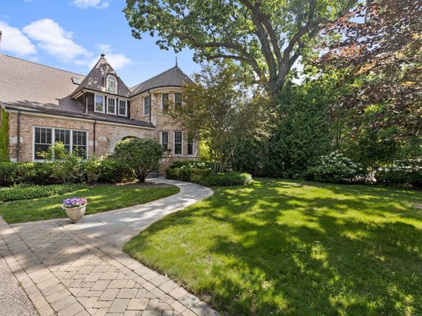 241 Walden Drive , Glencoe, IL 60022