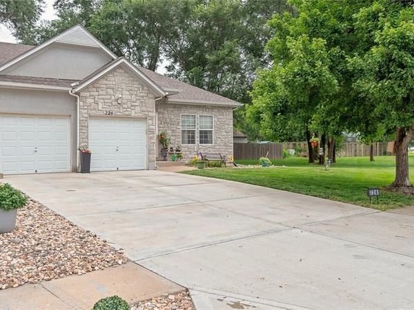 724 S Woodson Lane, Gardner, KS 66030