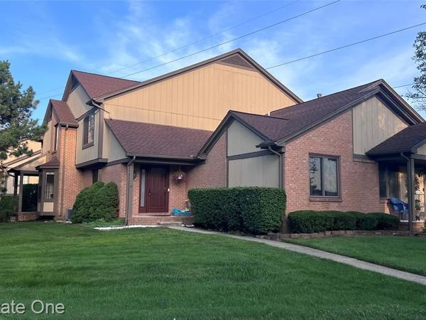 66 Meadow Wood Drive, Rochester Hills, MI 48307