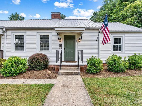 1252 11th Street , Hickory, NC 28601