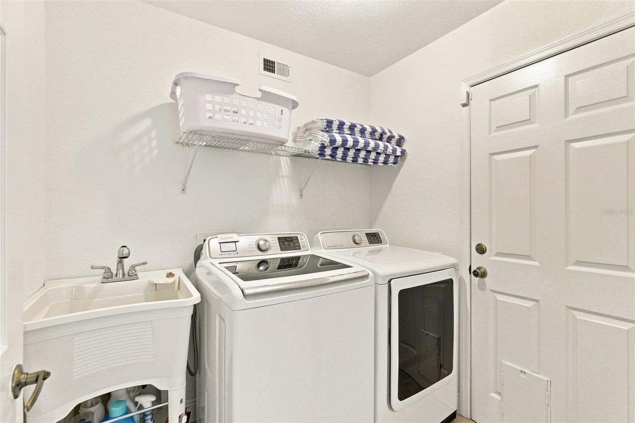 13494 Falcon Pointe Drive, Orlando, FL 32837 Photo