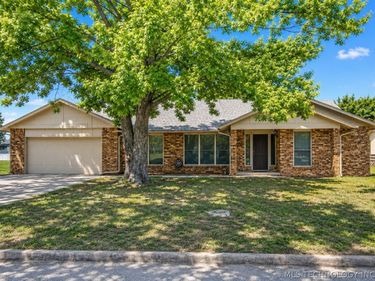 11712 S 98th East Avenue , Bixby, OK 74008
