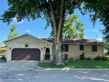 126 S 1st Street, Bird Island, MN 55310
