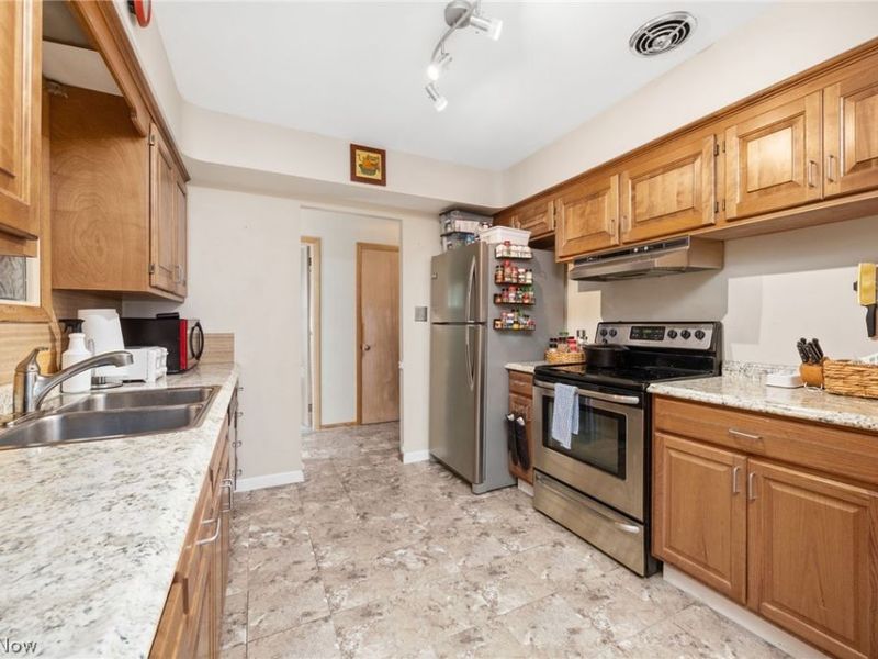 4888 N Sedgewick Road, Lyndhurst, OH 44124 Photo 9