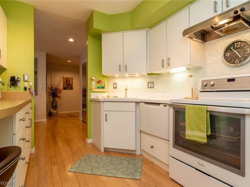 2202 Acacia Park Drive, Unit 2515, Lyndhurst, OH 44124 Photo 11