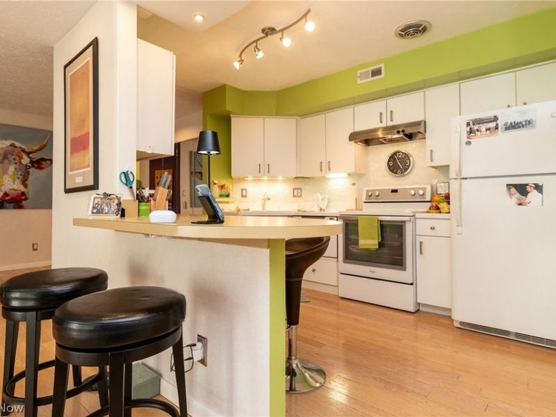 2202 Acacia Park Drive, Unit 2515, Lyndhurst, OH 44124 Photo 8