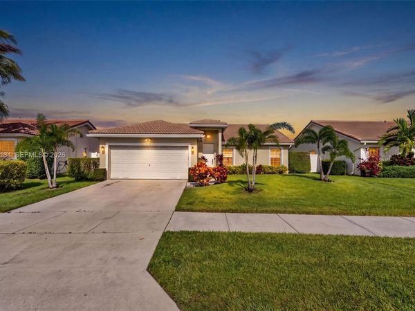4461 NW 20th Ave, Oakland Park, FL 33309