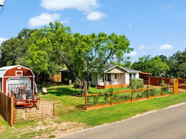 808 Pecan LN , Cottonwood Shores, TX 78657