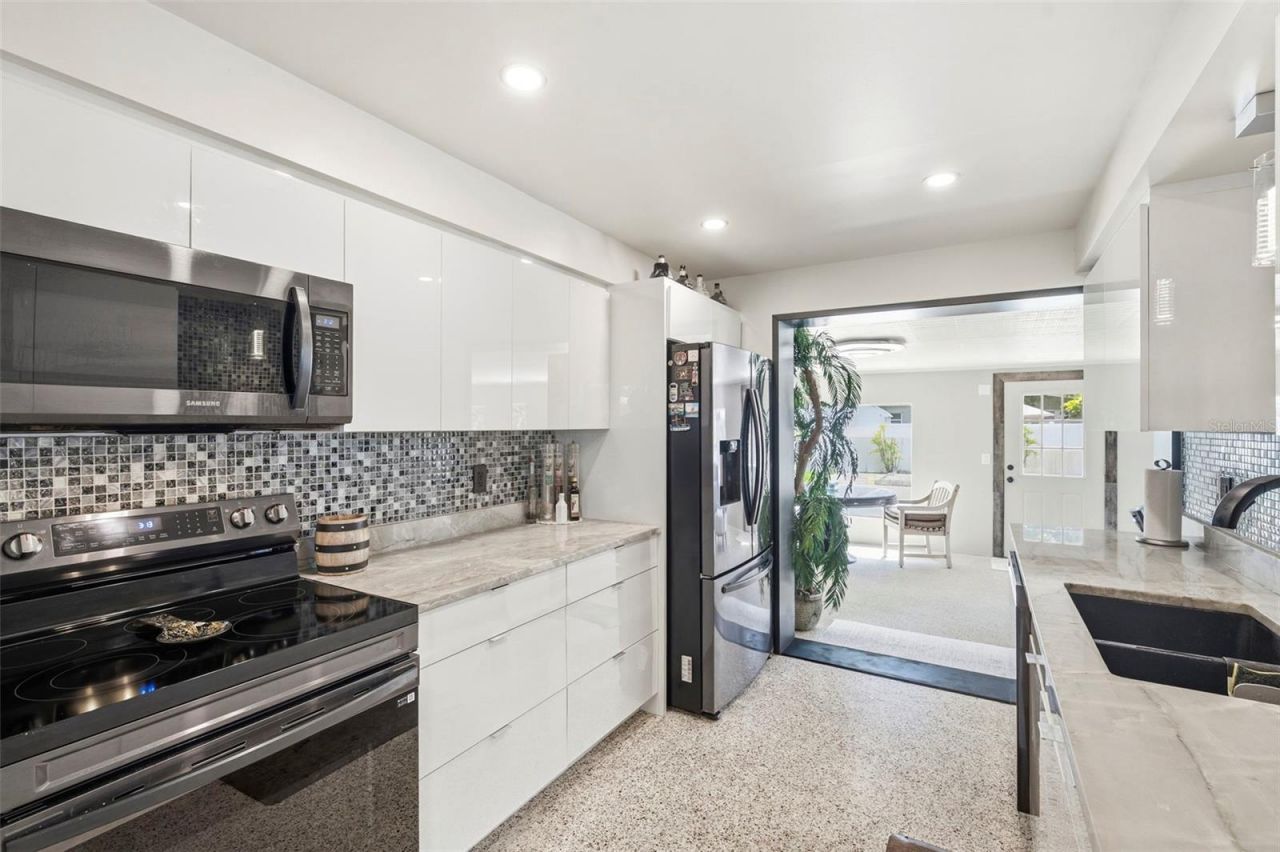 3947 Huntington Street Ne, Saint Petersburg, FL 33703 Photo
