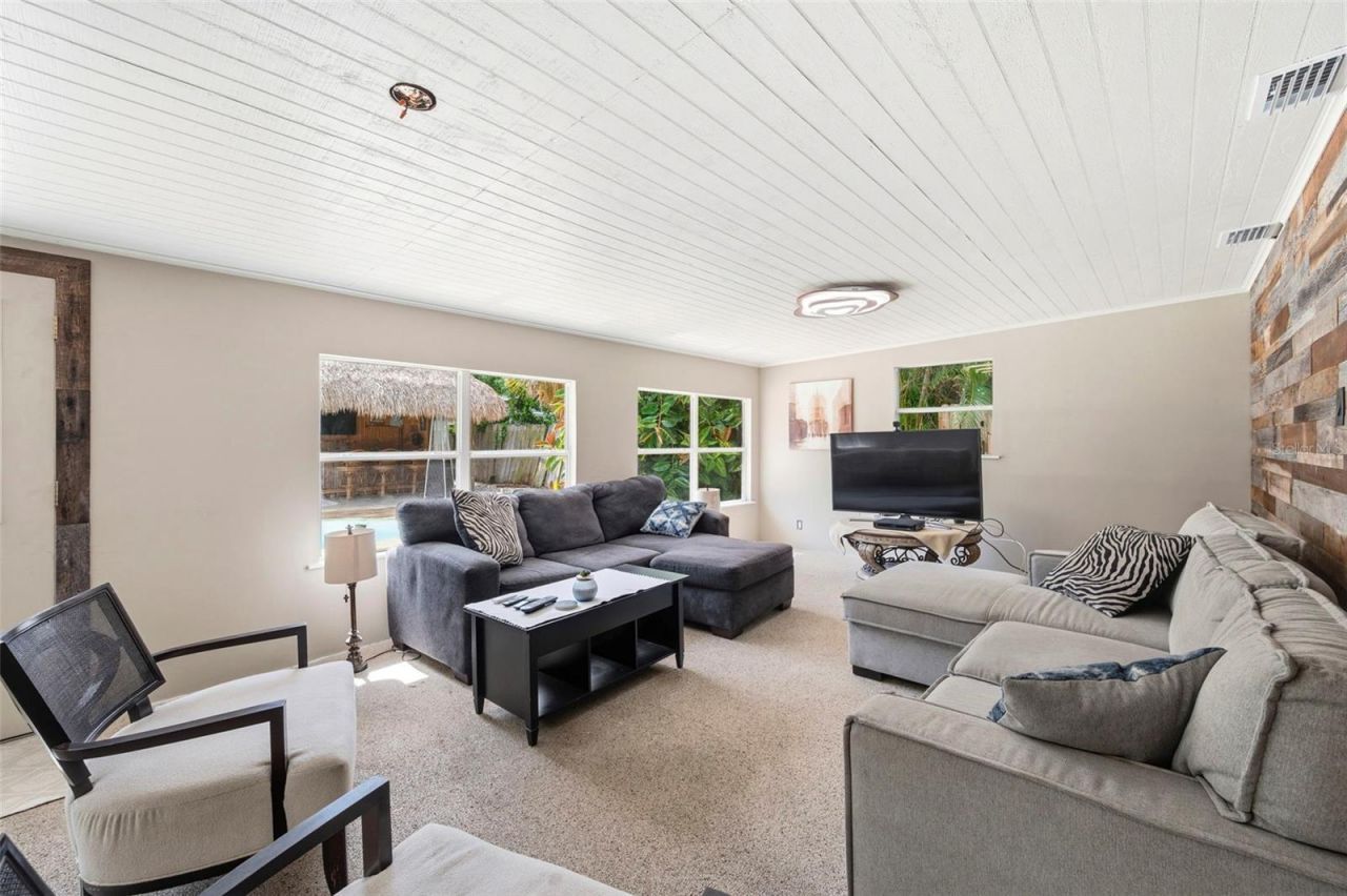 3947 Huntington Street Ne, Saint Petersburg, FL 33703 Photo