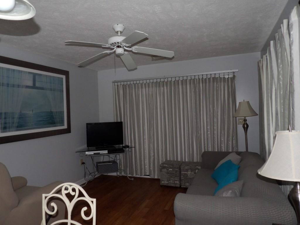4266 Pinehurst Circle  Photo 5