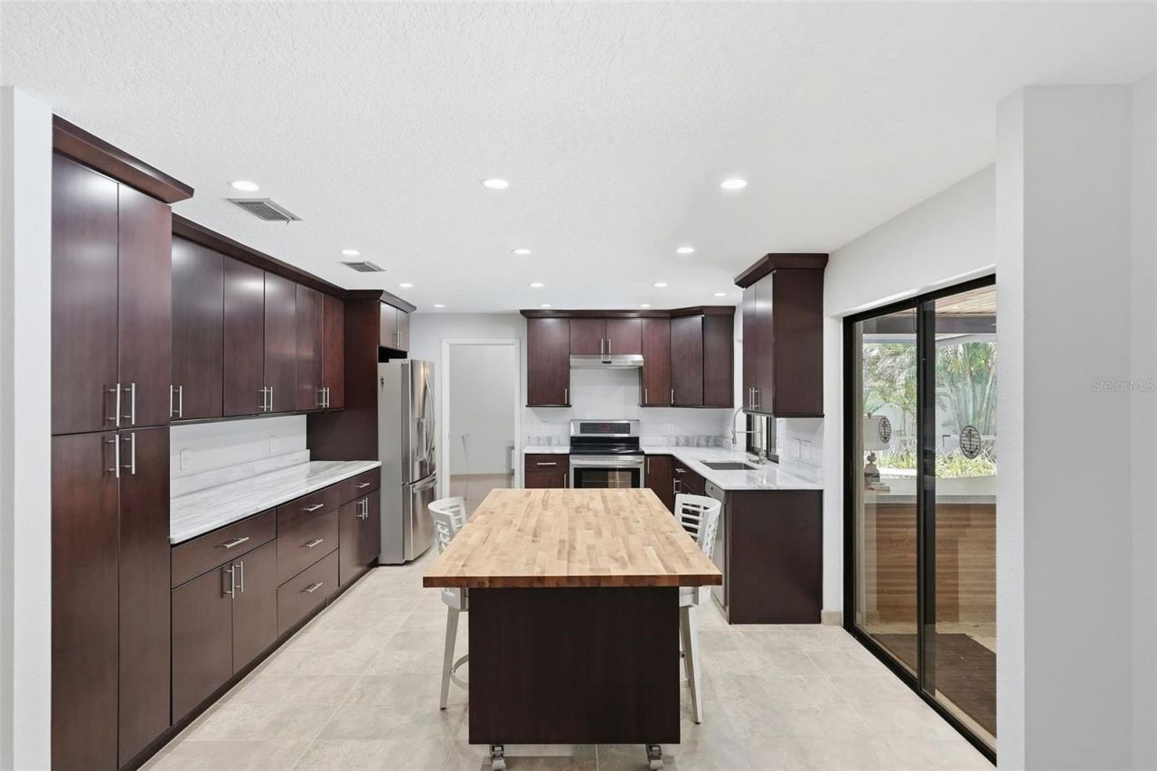 707 Knollwood Drive , Largo, FL 33770 Photo