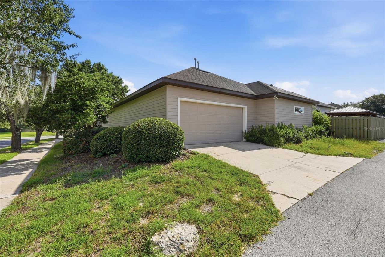 8693 SW 76th Place , Gainesville, FL 32608 Photo