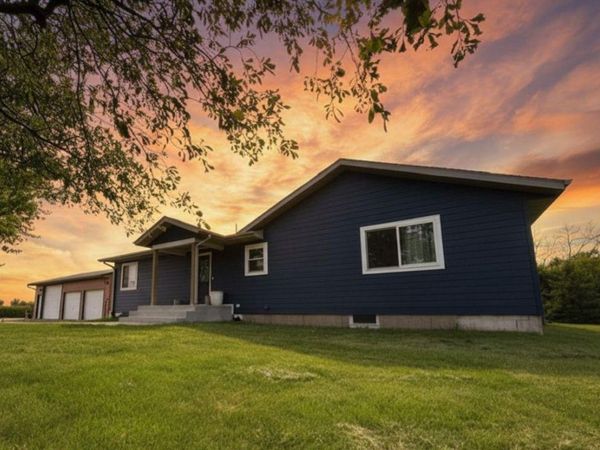 48437 County Road 28 , Windom, MN 56101