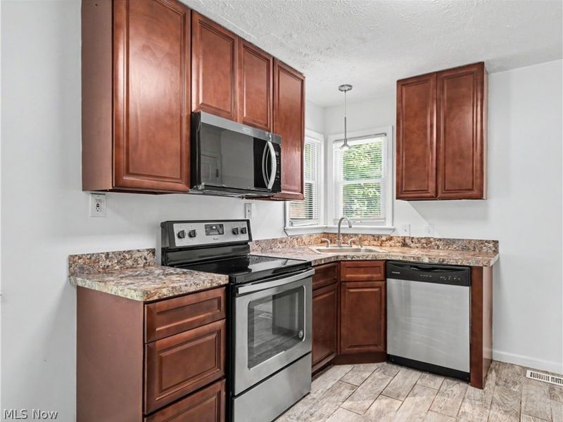294 E 264th Street, Euclid, OH 44132 Photo 9