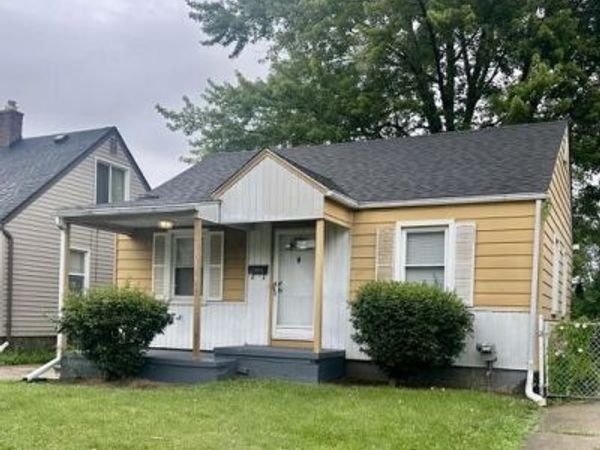 22058 Lambrecht Avenue, Eastpointe, MI 48021