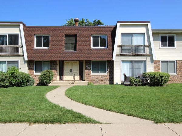 3018 Roberts Drive , Unit 8, Woodridge, IL 60517