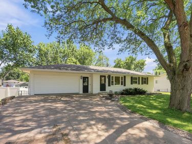 340 Ranchview Lane N, Plymouth, MN 55447