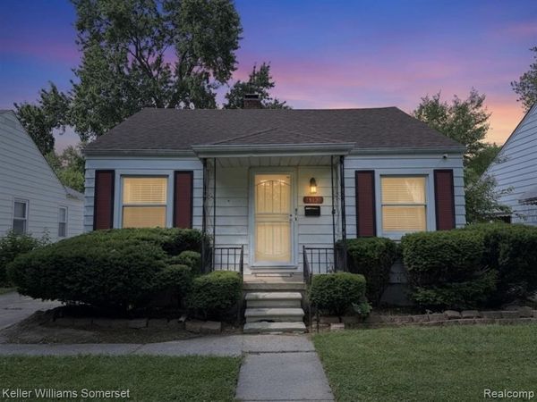 19130 Woodcrest Street, Harper Woods, MI 48225