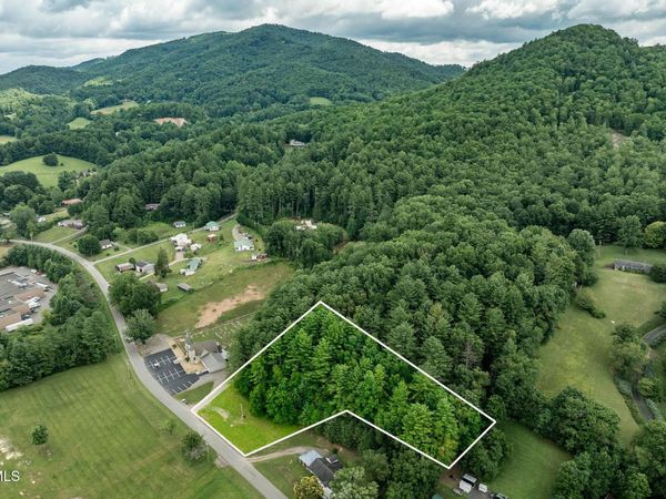 1921 Crossroads Drive, Mountain City, TN 37683