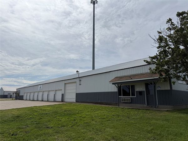301 Old Dubuque Rd, Anamosa, IA 52205