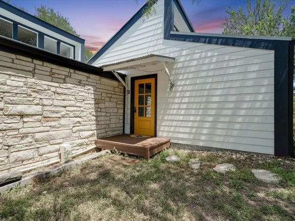 150 Lakeview DR , Del Valle, TX 78617