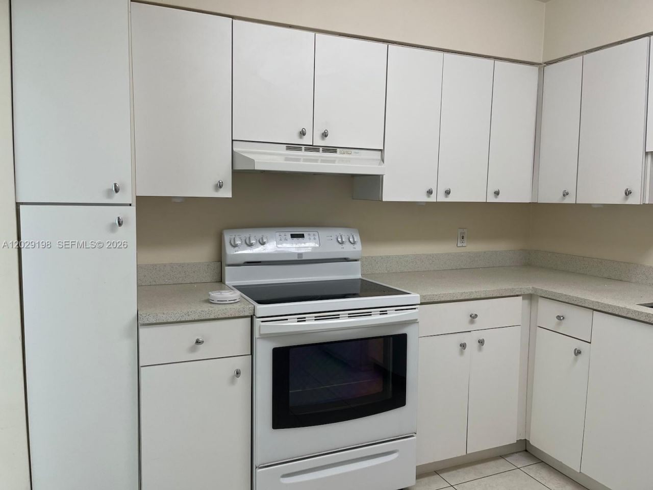 5161 Collins Ave , Unit 909, Miami Beach, FL 33140 Photo