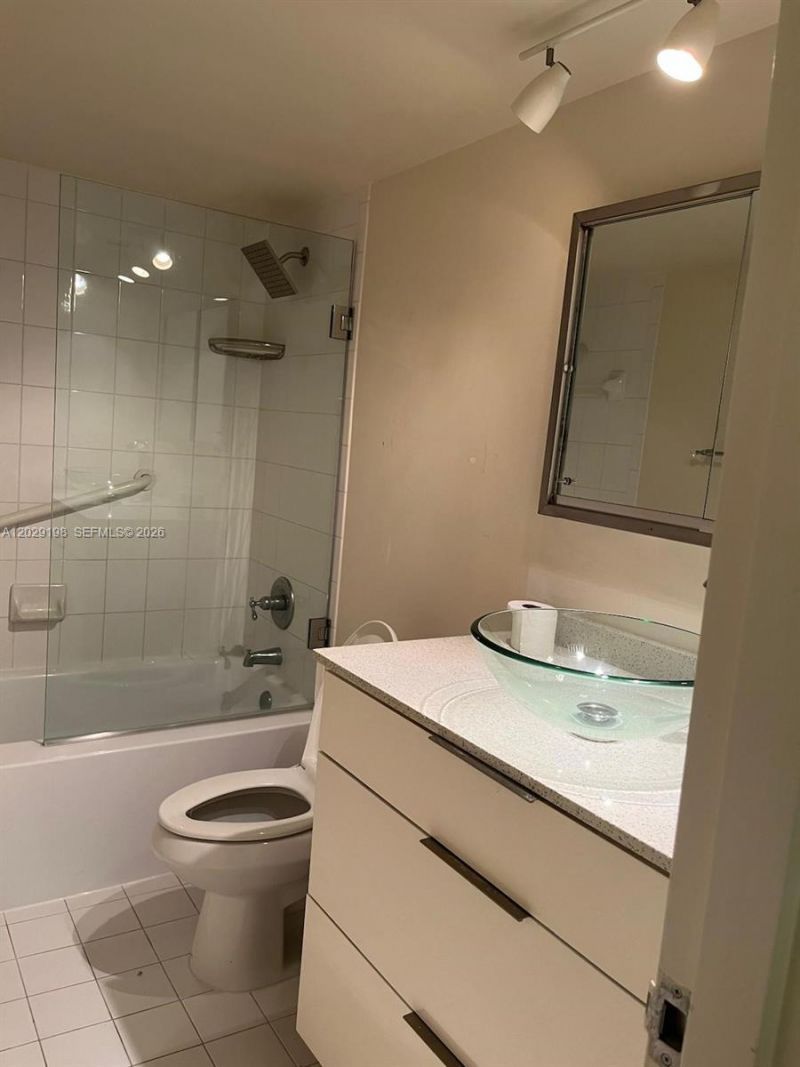 5161 Collins Ave , Unit 909, Miami Beach, FL 33140 Photo