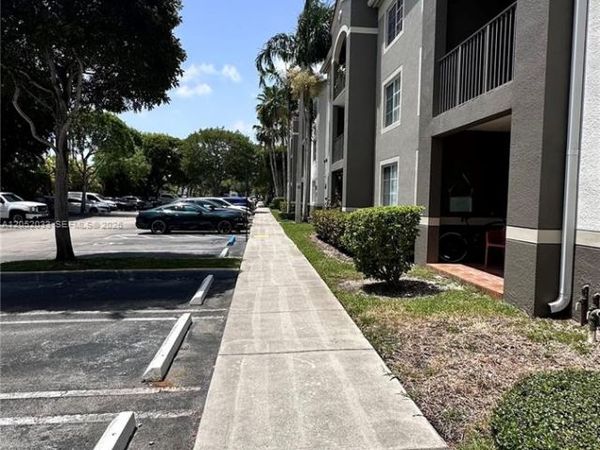 6861 SW 44th St , Unit 209, Miami, FL 33155