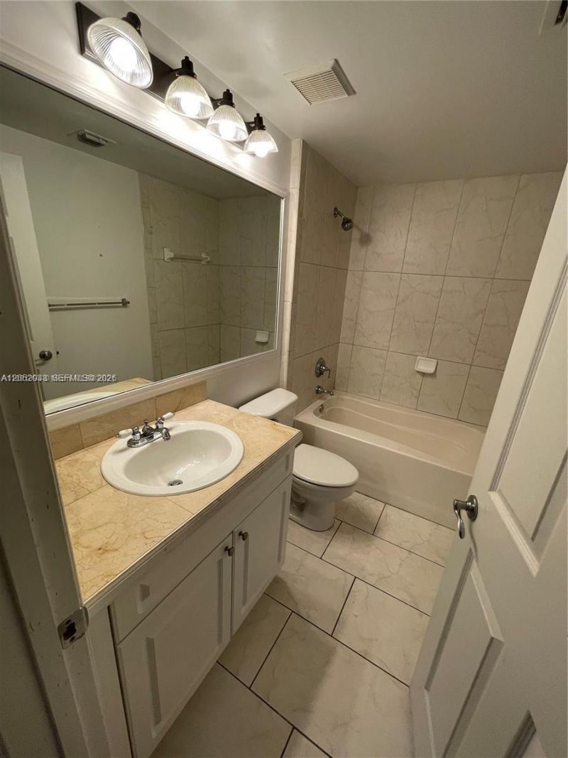 6861 SW 44th St , Unit 209, Miami, FL 33155 Photo