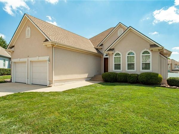 707 NW Baytree Circle, Grain Valley, MO 64029