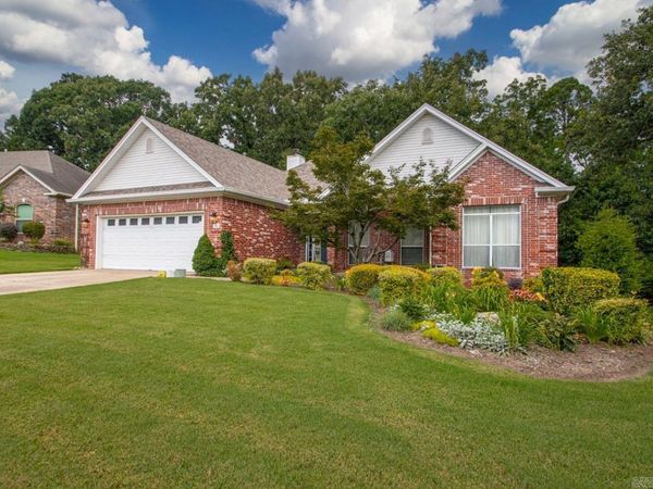 61 Bouresse Dr, Little Rock, AR 72223